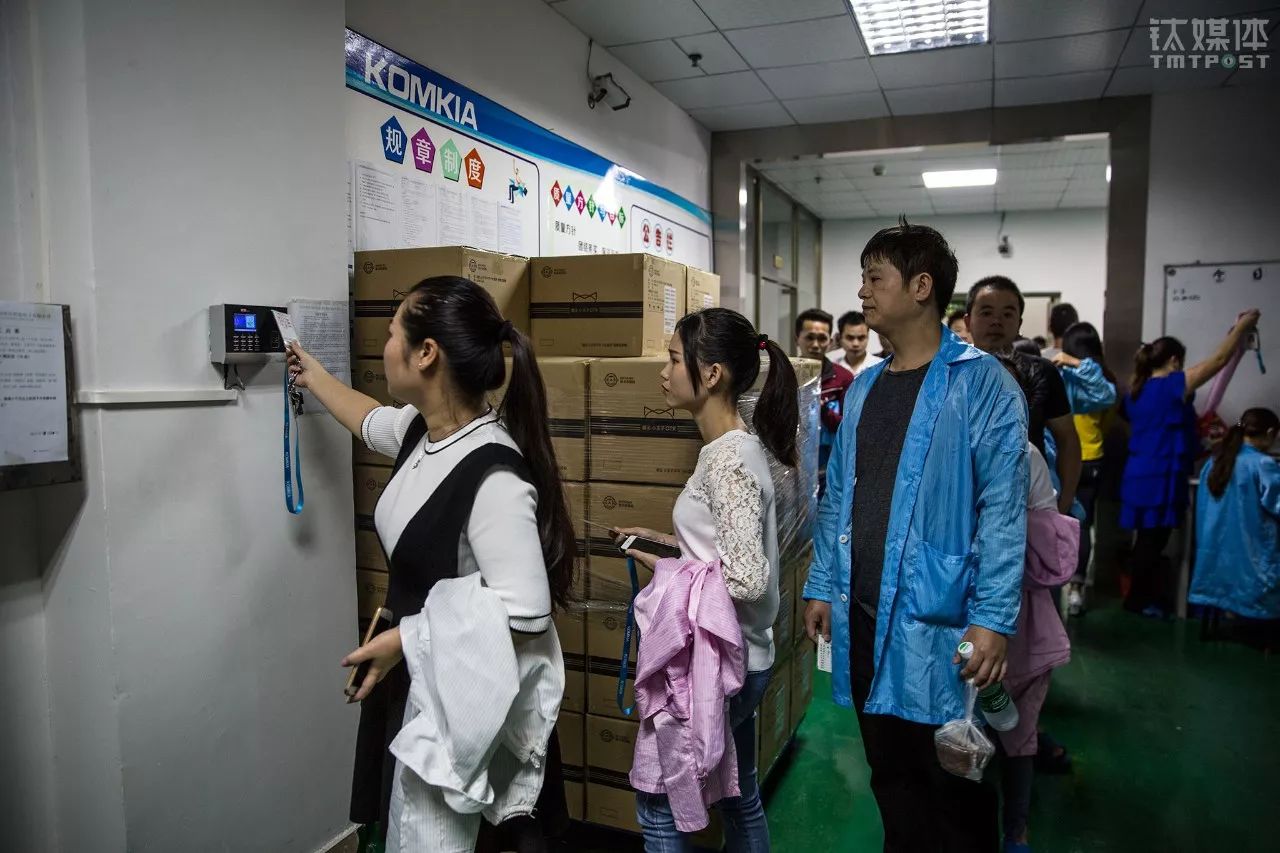 那些95后的“張全蛋”們 工廠流水線上的新面孔與考勤機